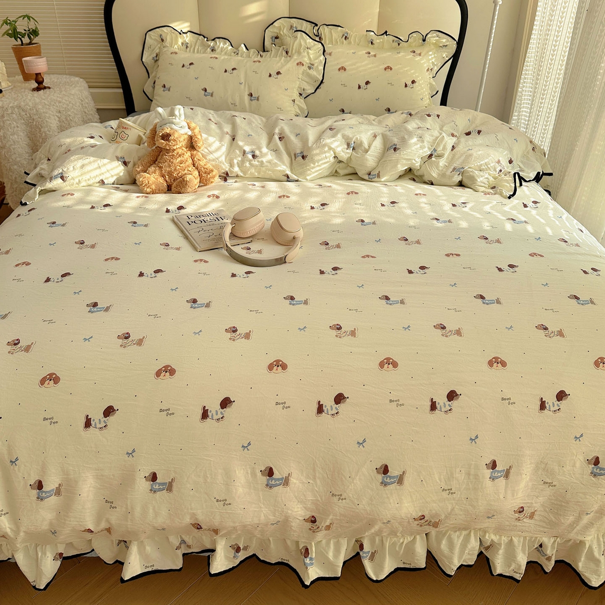 91家纺网 家纺一手货源 找家纺 韩巢家纺 2026新款水洗棉花边款四件套 可可腊肠犬【大花边款】