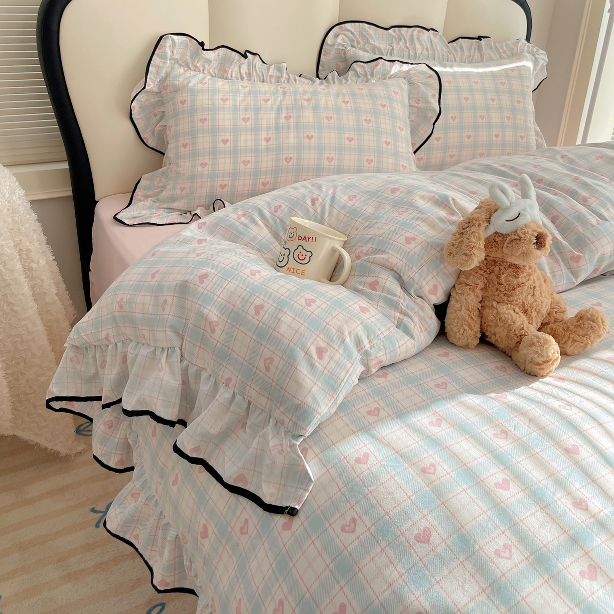 91家纺网 家纺一手货源 找家纺 韩巢家纺 2026新款水洗棉花边款四件套 温暖粉心【大花边款】