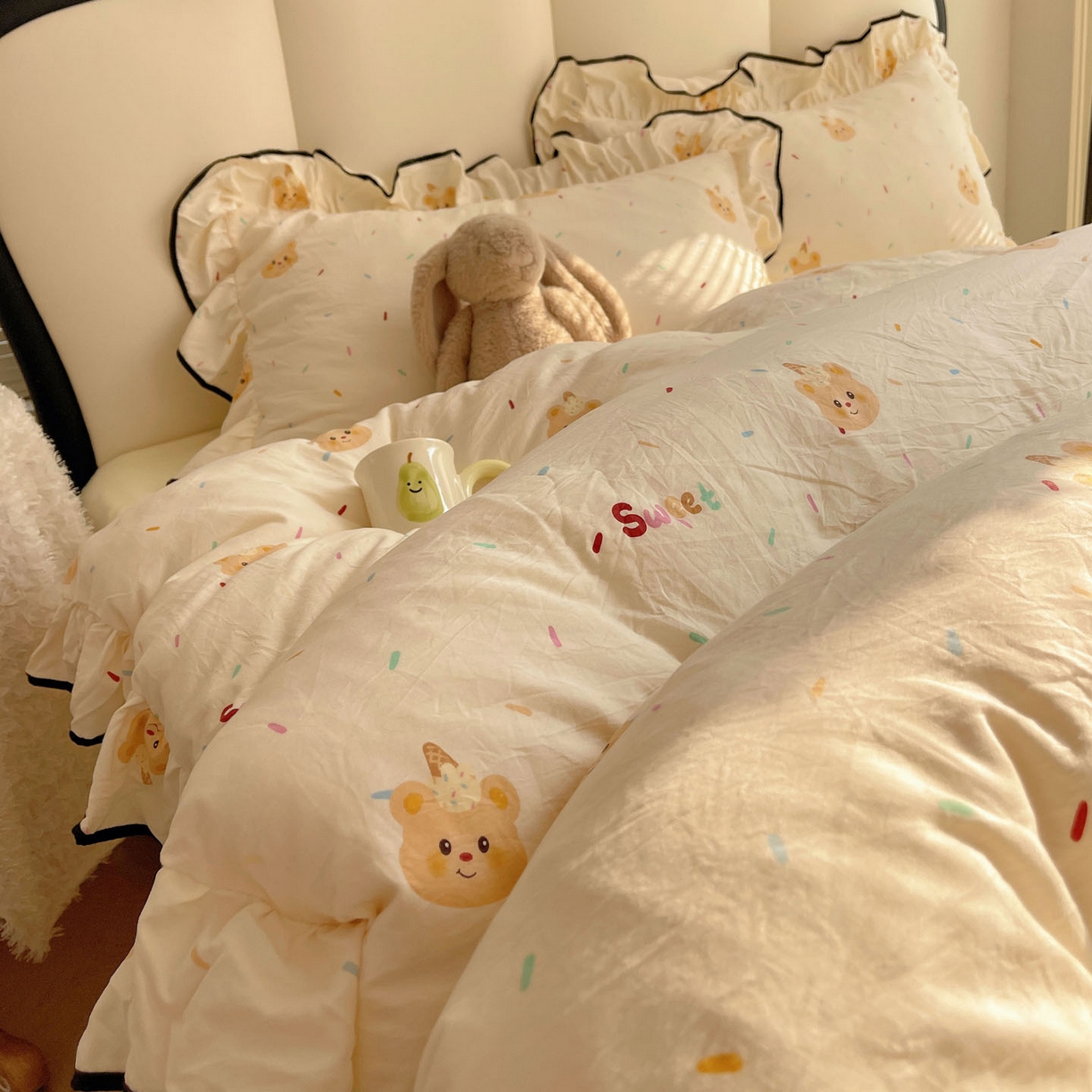 91家纺网 家纺一手货源 找家纺 韩巢家纺 2026新款水洗棉花边款四件套 小熊冰淇淋【大花边款】