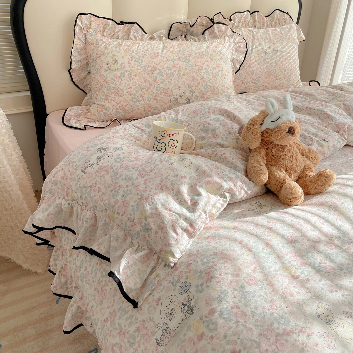 91家纺网 家纺一手货源 找家纺 韩巢家纺 2026新款水洗棉花边款四件套 幸运可爱兔【大花边款】