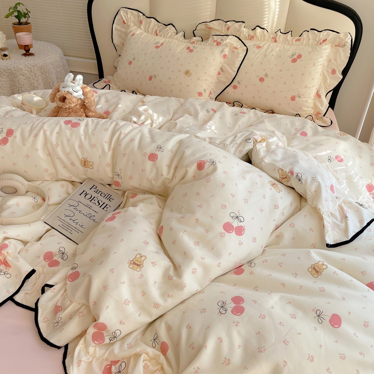 91家纺网 家纺一手货源 找家纺 韩巢家纺 2026新款水洗棉花边款四件套 摘樱桃的小熊【大花边款】