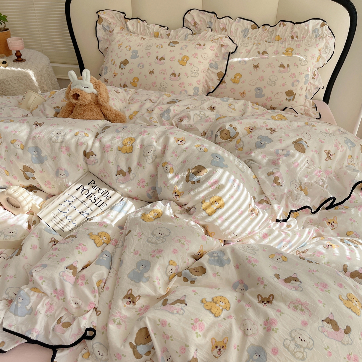 91家纺网 家纺一手货源 找家纺 韩巢家纺 2026新款水洗棉花边款四件套 灰蒙小狗【大花边款】