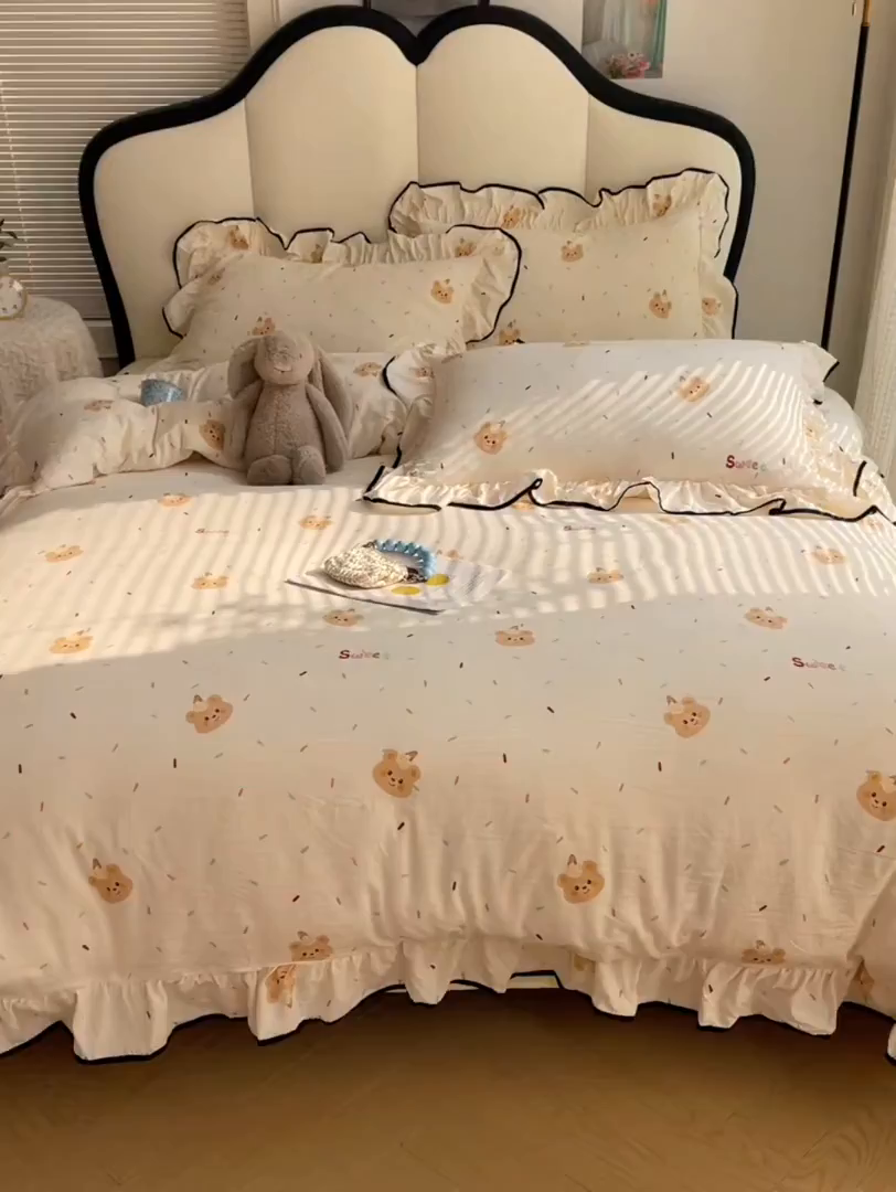 91家纺网 家纺一手货源 找家纺 韩巢家纺 2026新款水洗棉花边款四件套 小熊冰淇淋【大花边款】