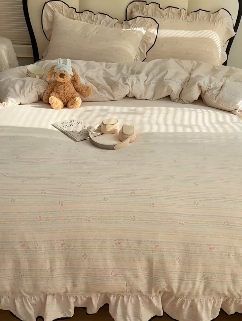 91家纺网 家纺一手货源 找家纺 韩巢家纺 2026新款水洗棉花边款四件套 甜樱恋曲【大花边款】