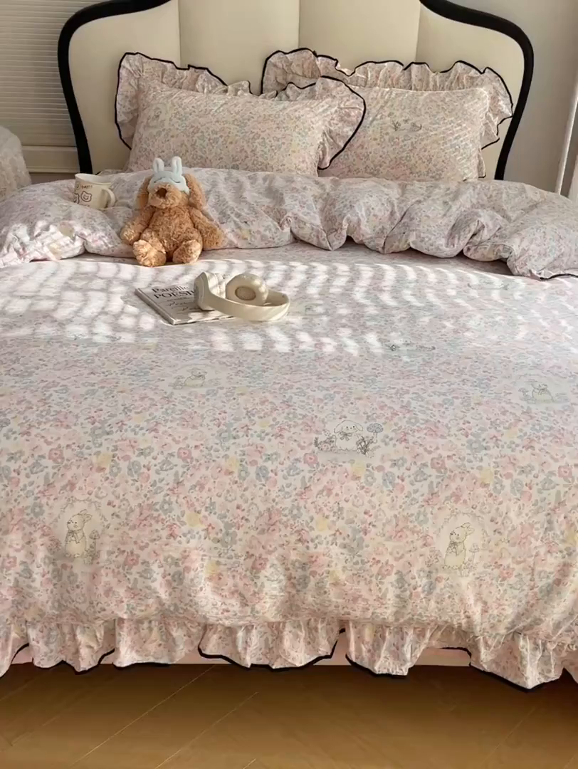 91家纺网 家纺一手货源 找家纺 韩巢家纺 2026新款水洗棉花边款四件套 幸运可爱兔【大花边款】