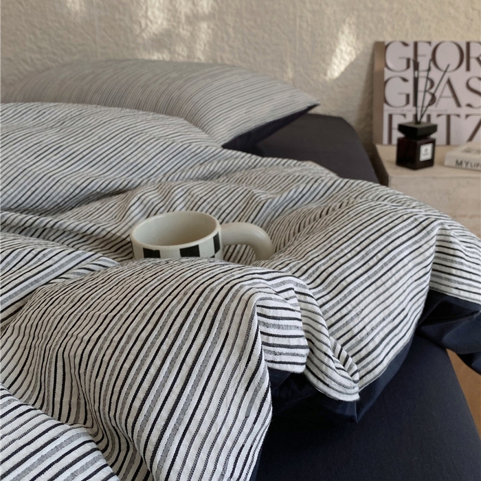 91家纺网 家纺一手货源 找家纺 琪格格纺织 2026新款纯棉色织肌理纹提花华夫格纯棉轻奢简约款四件套 A速写 提花黑条