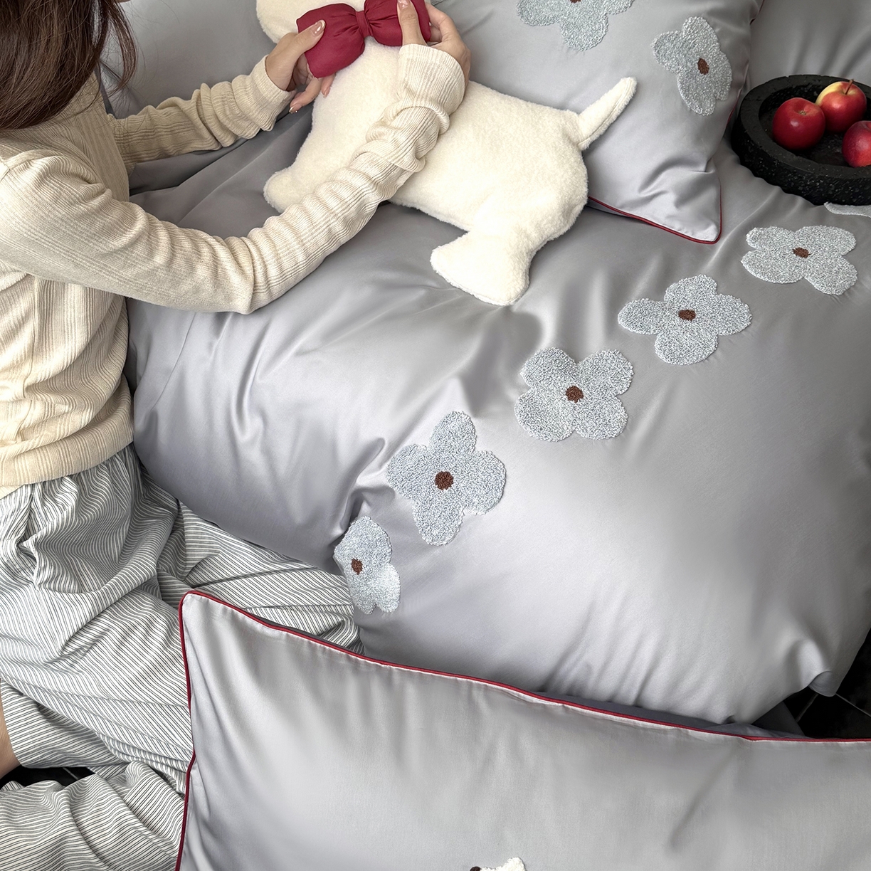 91家纺网 家纺一手货源 找家纺 （总）鹿班家居 2026春季新品100S长绒棉毛巾绣系列四件套-小狗绮梦（标准会员-20元）