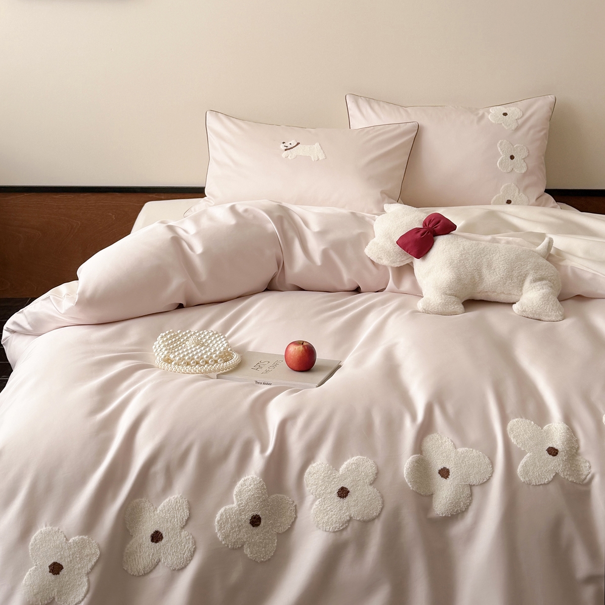 91家纺网 家纺一手货源 找家纺 鹿班家居 2026春季新品100S长绒棉毛巾绣系列四件套-小狗绮梦（标准会员-20元） 小狗绮梦-粉白