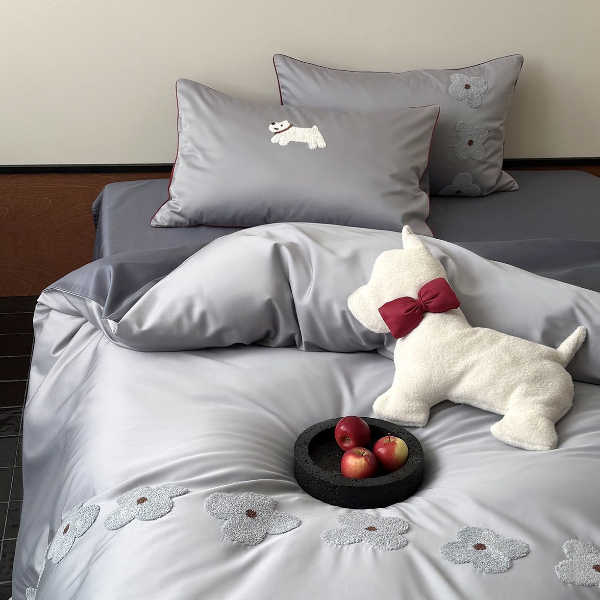 91家纺网 家纺一手货源 找家纺 鹿班家居 2026春季新品100S长绒棉毛巾绣系列四件套-小狗绮梦（标准会员-20元） 小狗绮梦-灰蓝