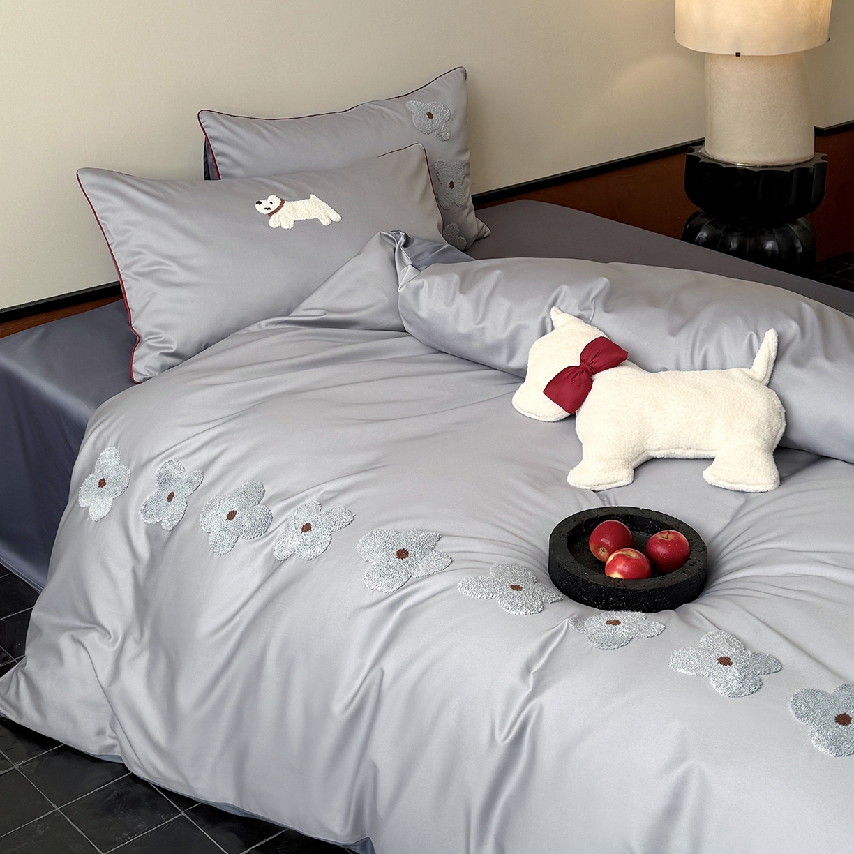 91家纺网 家纺一手货源 找家纺 鹿班家居 2026春季新品100S长绒棉毛巾绣系列四件套-小狗绮梦（标准会员-20元） 小狗绮梦-灰蓝