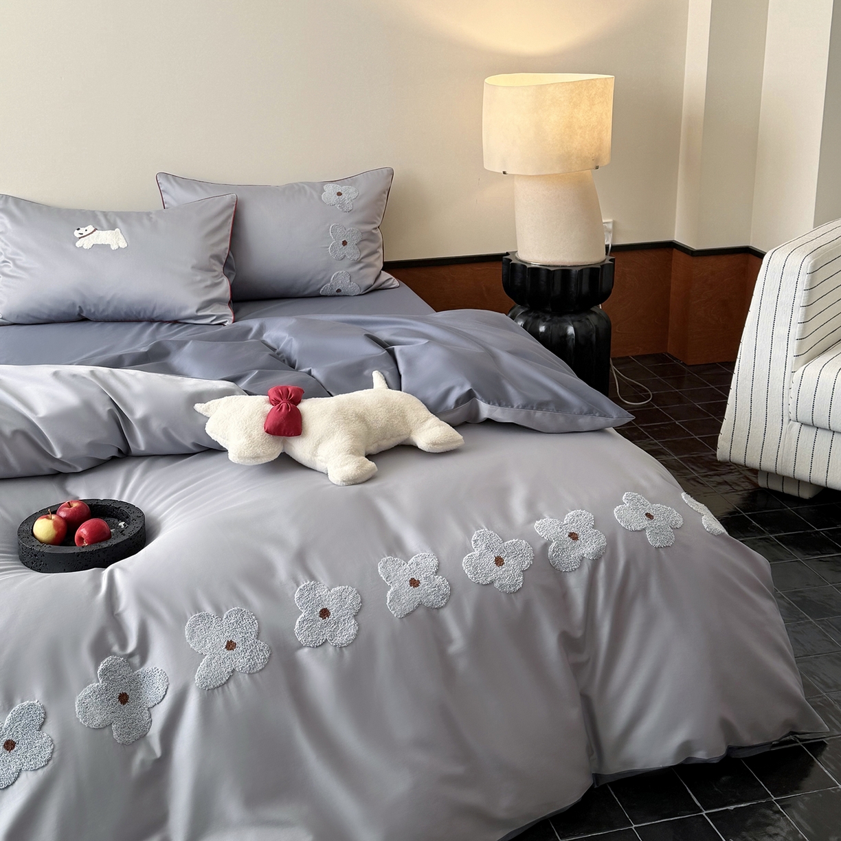 91家纺网 家纺一手货源 找家纺 鹿班家居 2026春季新品100S长绒棉毛巾绣系列四件套-小狗绮梦（标准会员-20元） 小狗绮梦-灰蓝