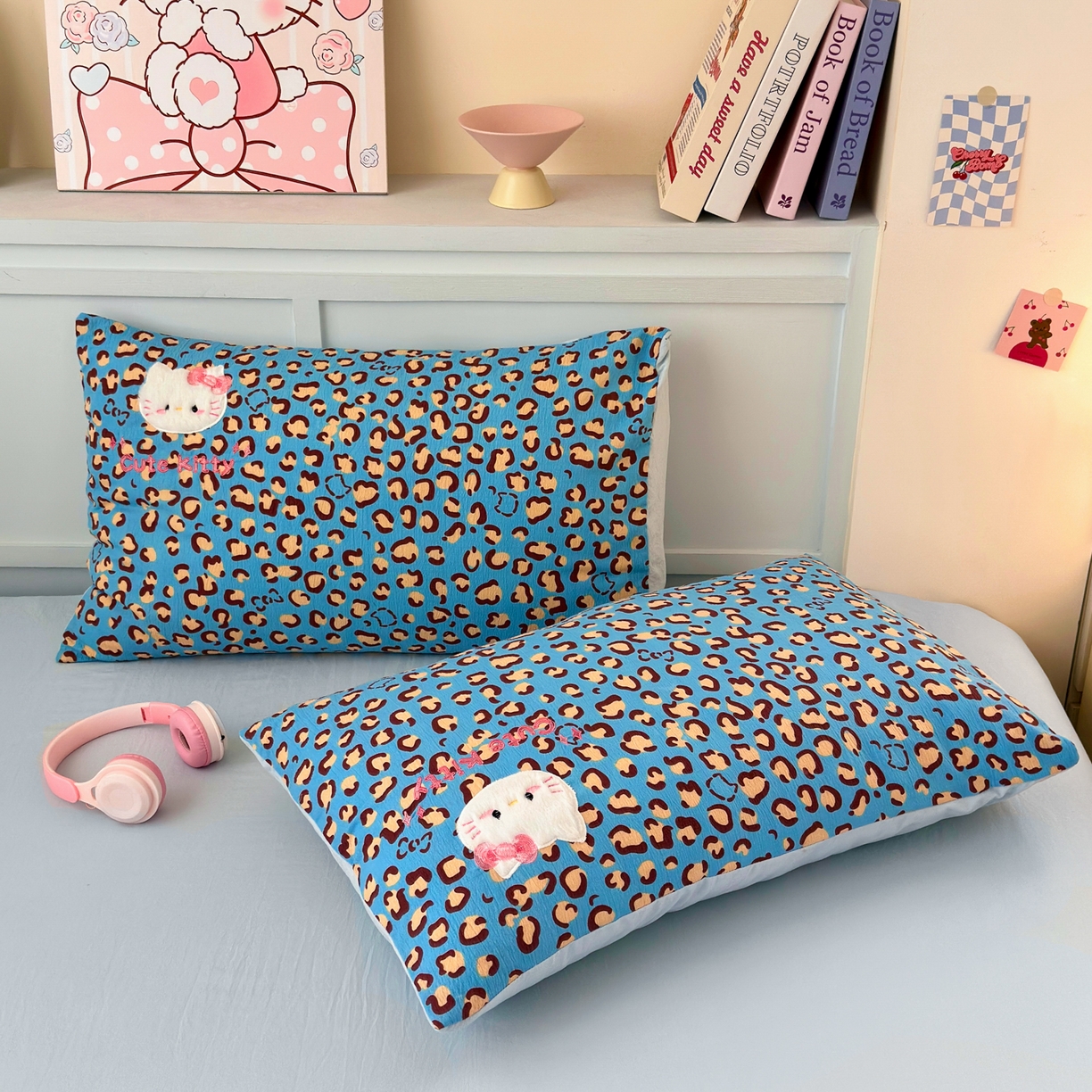 91家纺网 家纺一手货源 找家纺 橙意 2026新款云感双层纱贴布绣四件套-豹纹KT猫 豹纹KT猫-蓝