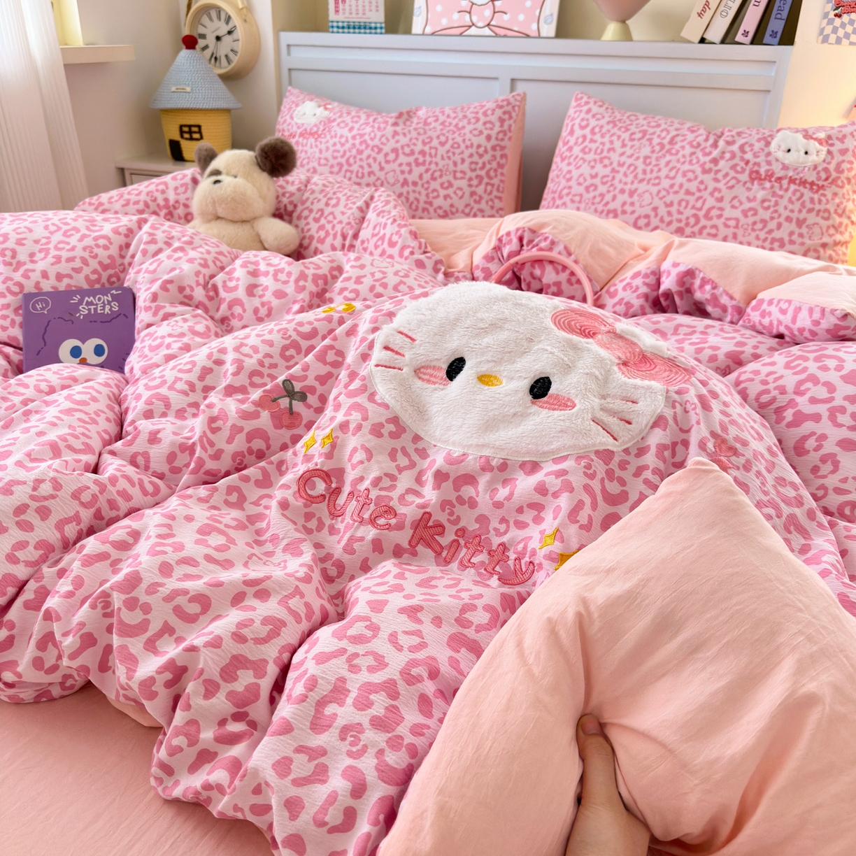 91家纺网 家纺一手货源 找家纺 橙意 2026新款云感双层纱贴布绣四件套-豹纹KT猫 豹纹KT猫-粉