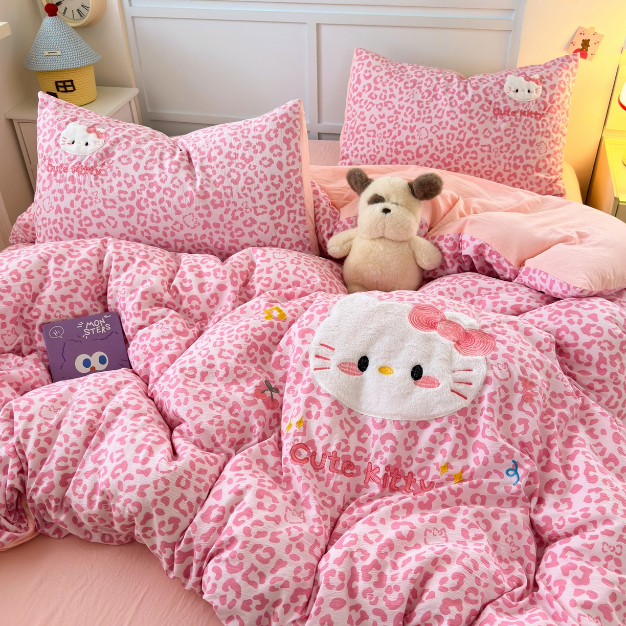 91家纺网 家纺一手货源 找家纺 橙意 2026新款云感双层纱贴布绣四件套-豹纹KT猫 豹纹KT猫-粉