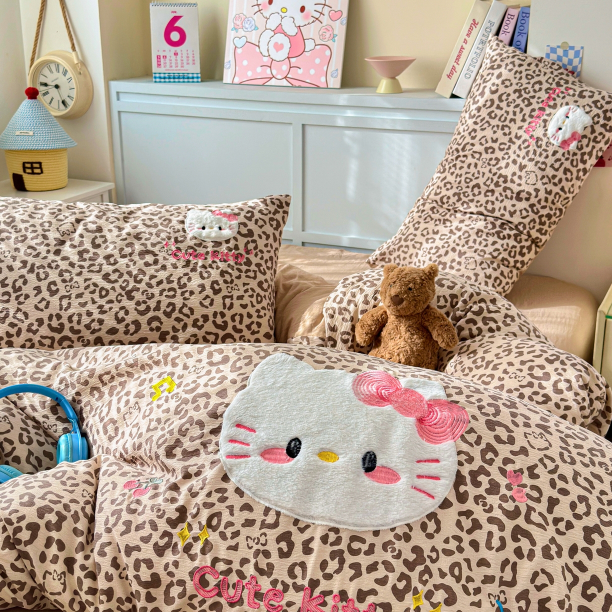 91家纺网 家纺一手货源 找家纺 橙意 2026新款云感双层纱贴布绣四件套-豹纹KT猫 豹纹KT猫-咖