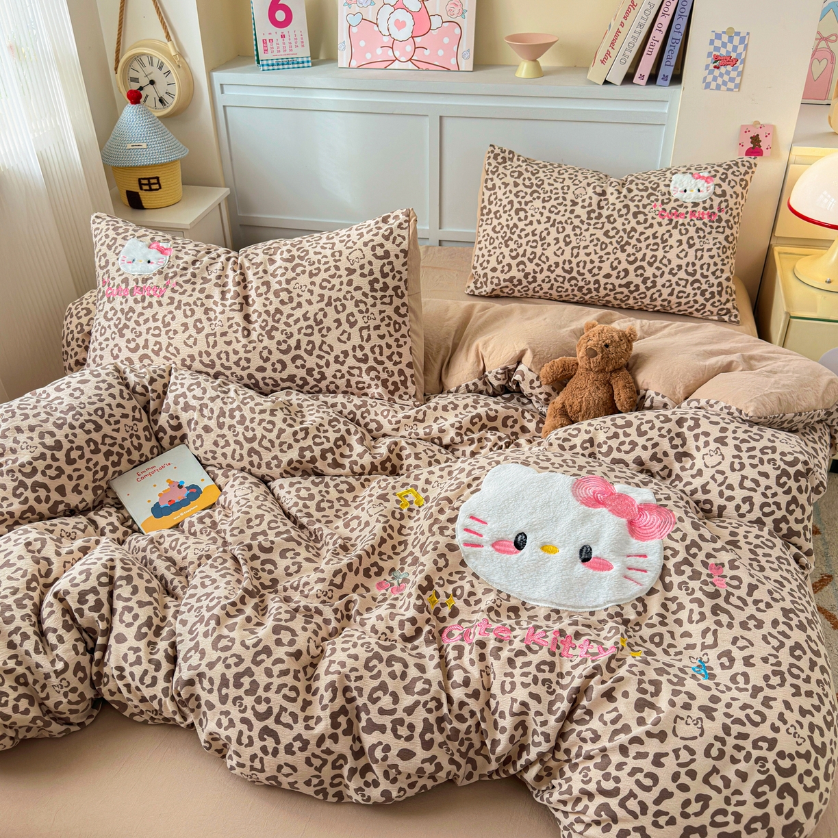 91家纺网 家纺一手货源 找家纺 橙意 2026新款云感双层纱贴布绣四件套-豹纹KT猫 豹纹KT猫-咖