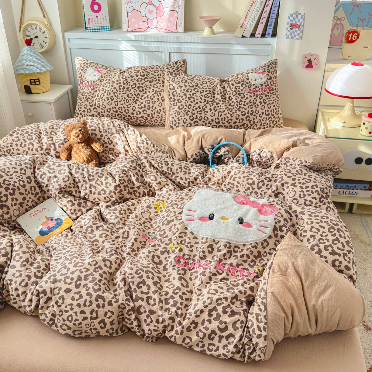 91家纺网 家纺一手货源 找家纺 橙意 2026新款云感双层纱贴布绣四件套-豹纹KT猫 豹纹KT猫-咖