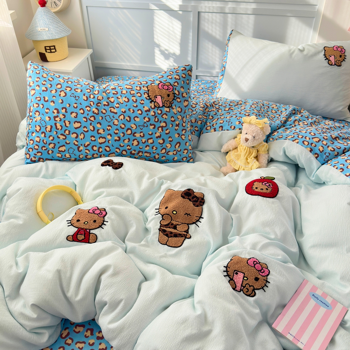 91家纺网 家纺一手货源 找家纺 （总）橙意 2026新款云感双层纱贴布绣四件套-黑皮KT猫