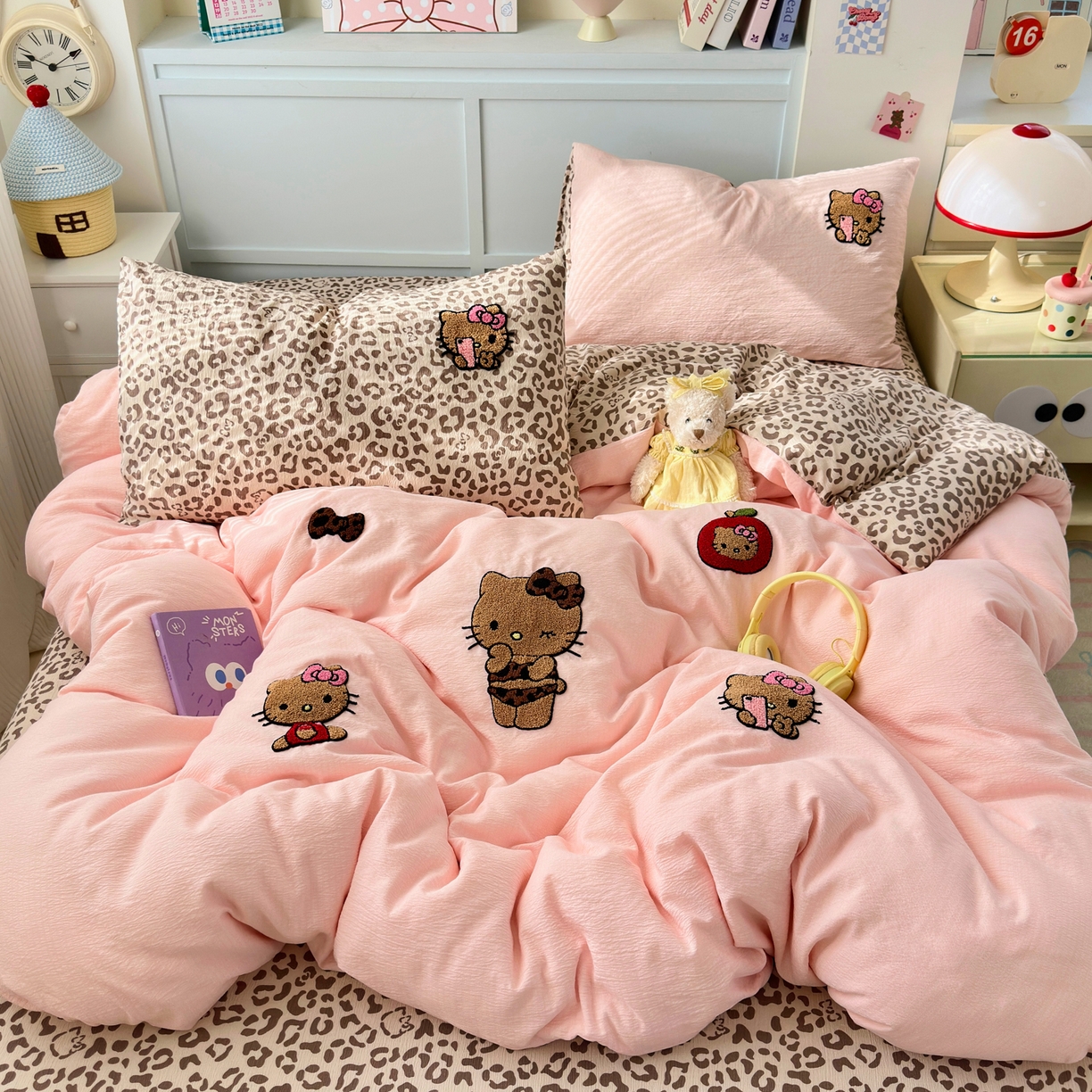 91家纺网 家纺一手货源 找家纺 （总）橙意 2026新款云感双层纱贴布绣四件套-黑皮KT猫