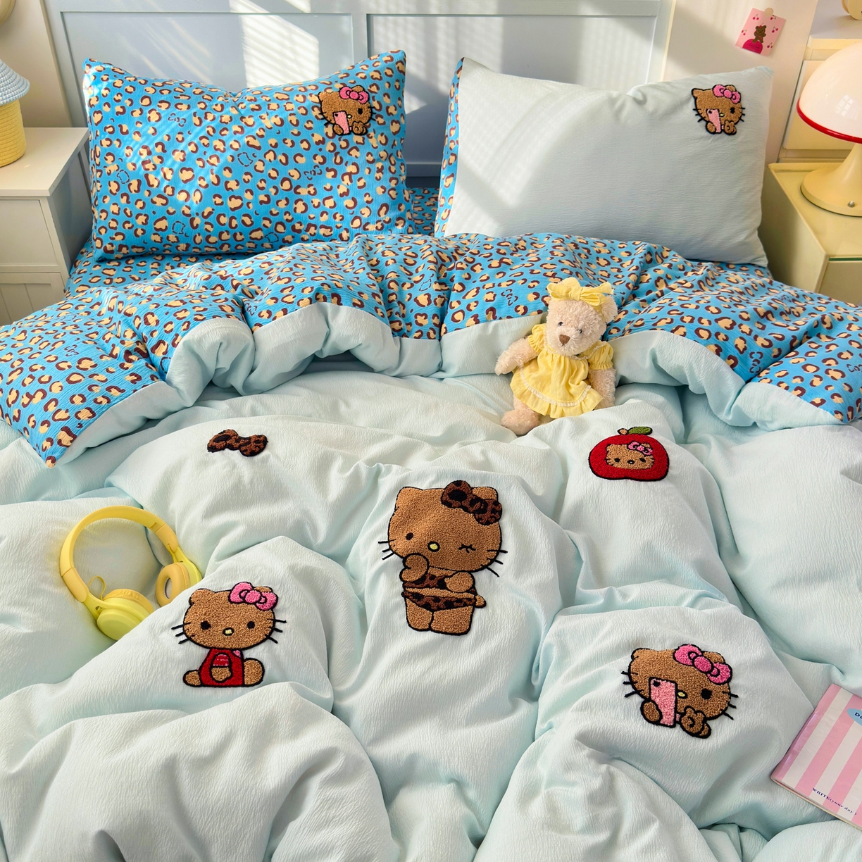 91家纺网 家纺一手货源 找家纺 （总）橙意 2026新款云感双层纱贴布绣四件套-黑皮KT猫