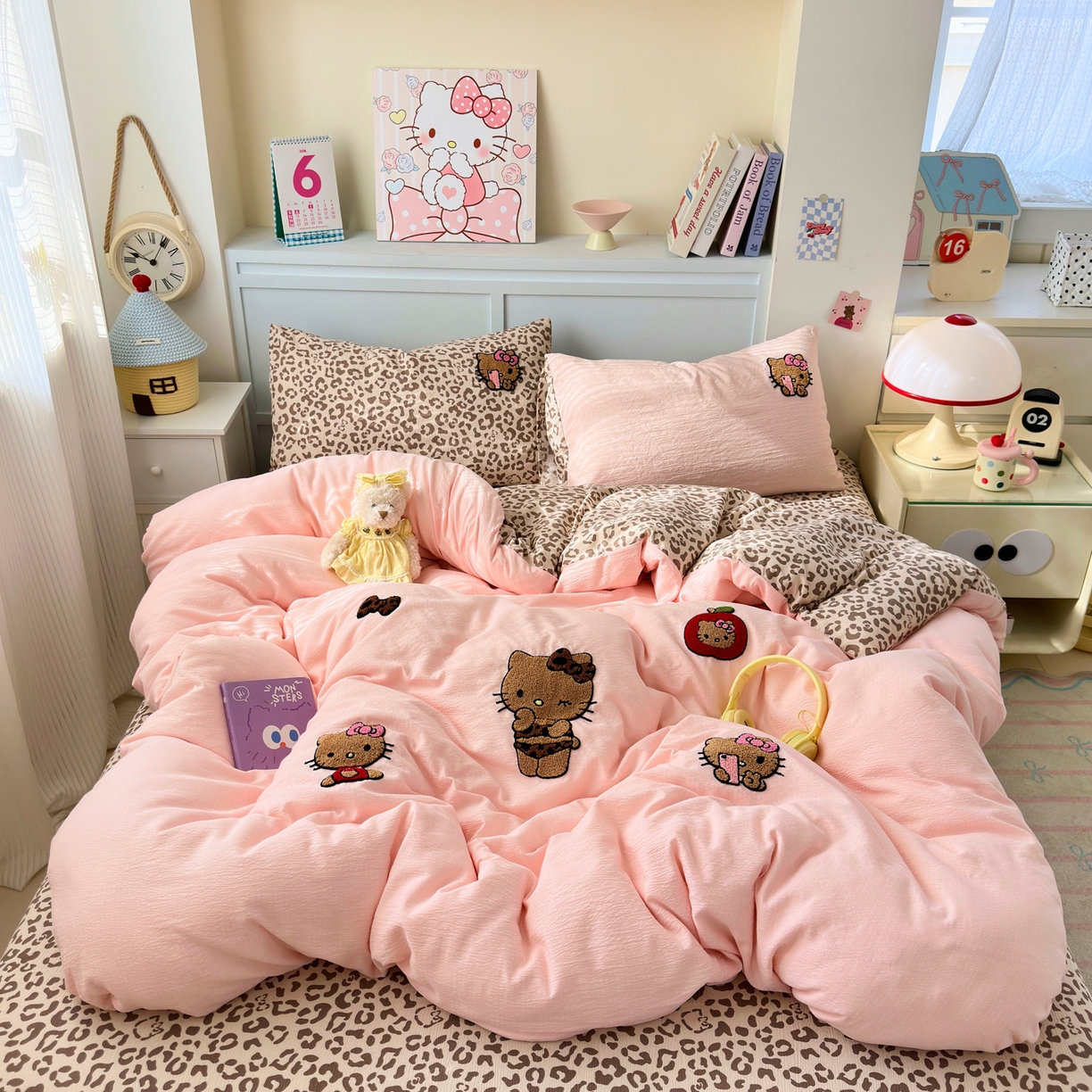 91家纺网 家纺一手货源 找家纺 橙意 2026新款云感双层纱贴布绣四件套-黑皮KT猫 黑皮KT猫-浅粉