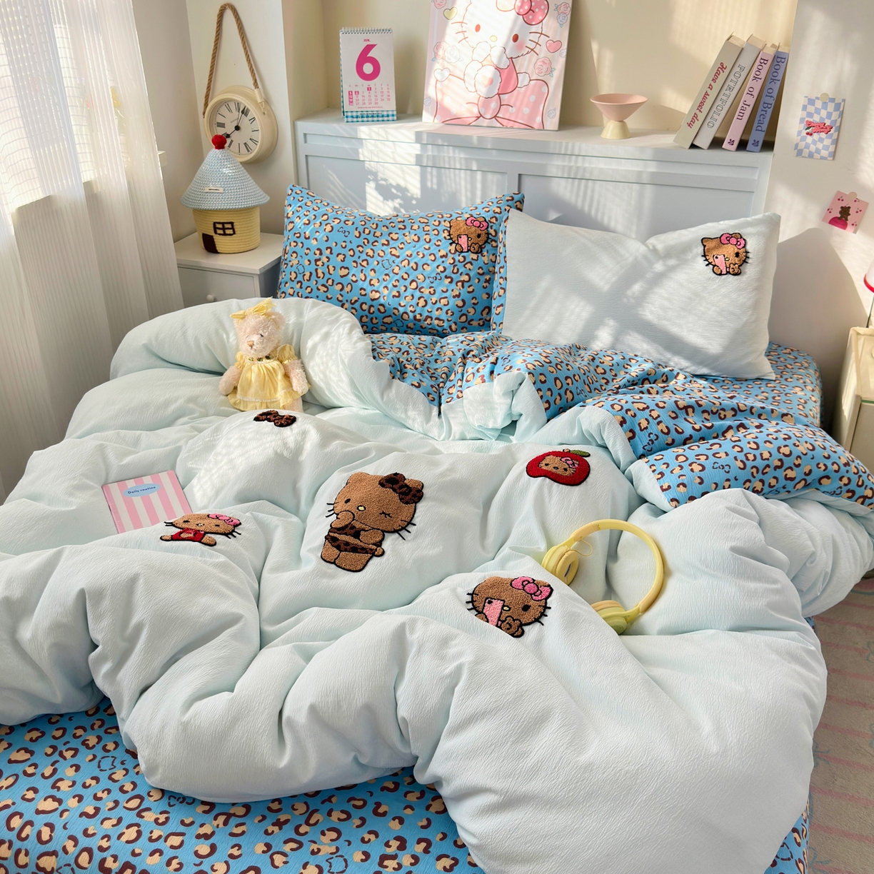 91家纺网 家纺一手货源 找家纺 橙意 2026新款云感双层纱贴布绣四件套-黑皮KT猫 黑皮KT猫-蓝