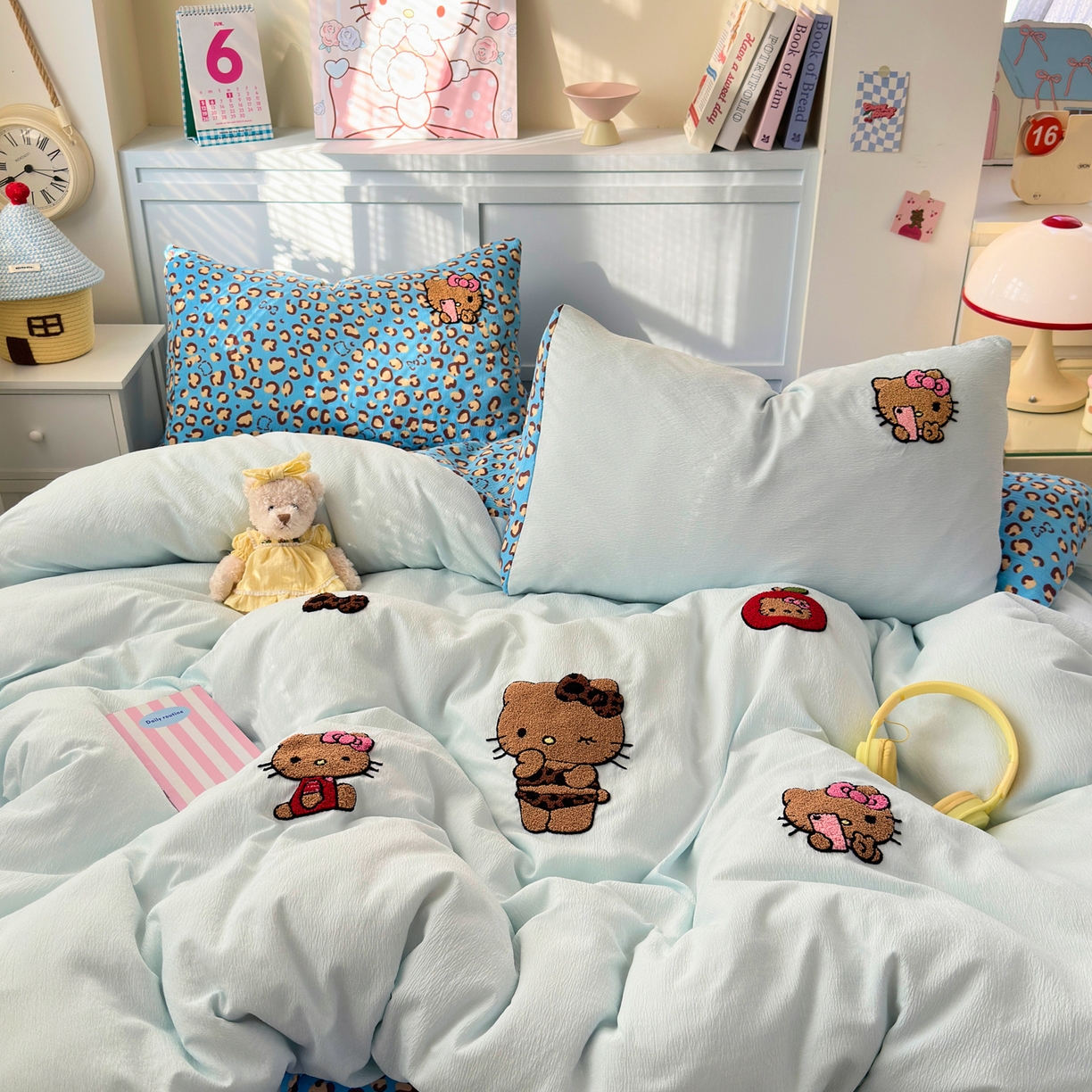 91家纺网 家纺一手货源 找家纺 橙意 2026新款云感双层纱贴布绣四件套-黑皮KT猫 黑皮KT猫-蓝