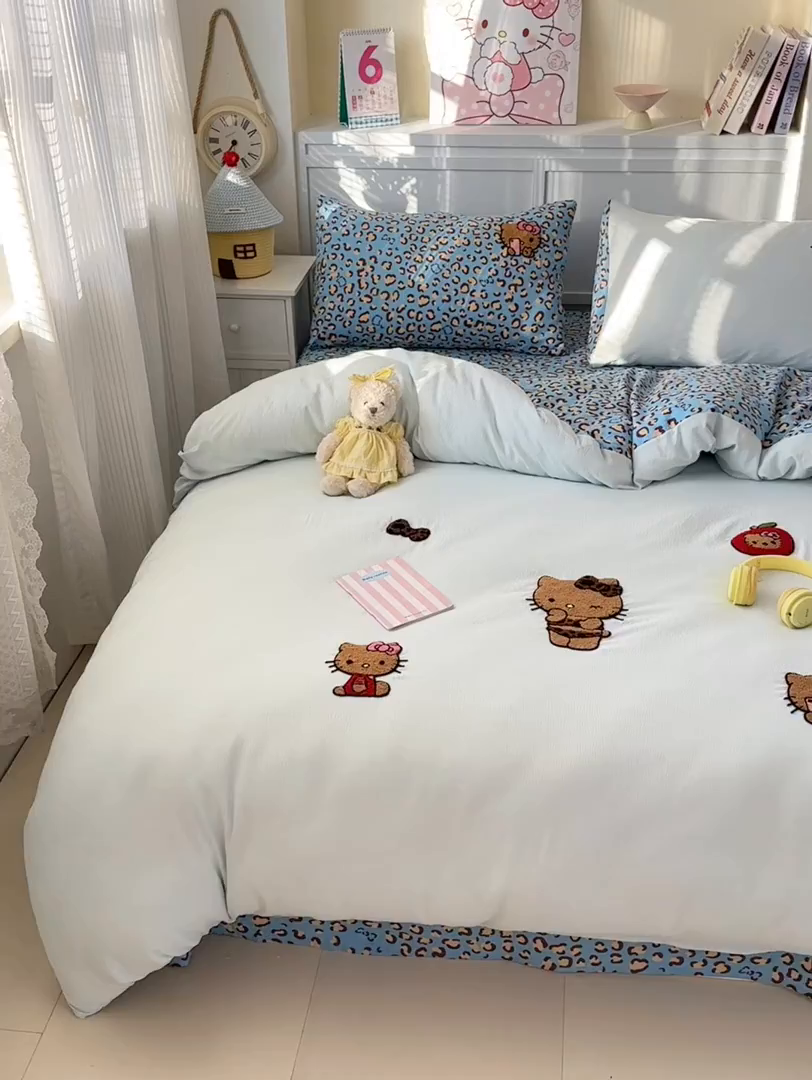 91家纺网 家纺一手货源 找家纺 （总）橙意 2026新款云感双层纱贴布绣四件套-黑皮KT猫