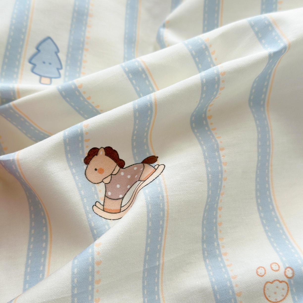 91家纺网 家纺一手货源 找家纺 清雅福 2026春夏新款INS小清新40支全棉13372单被套第二批 跷跷马