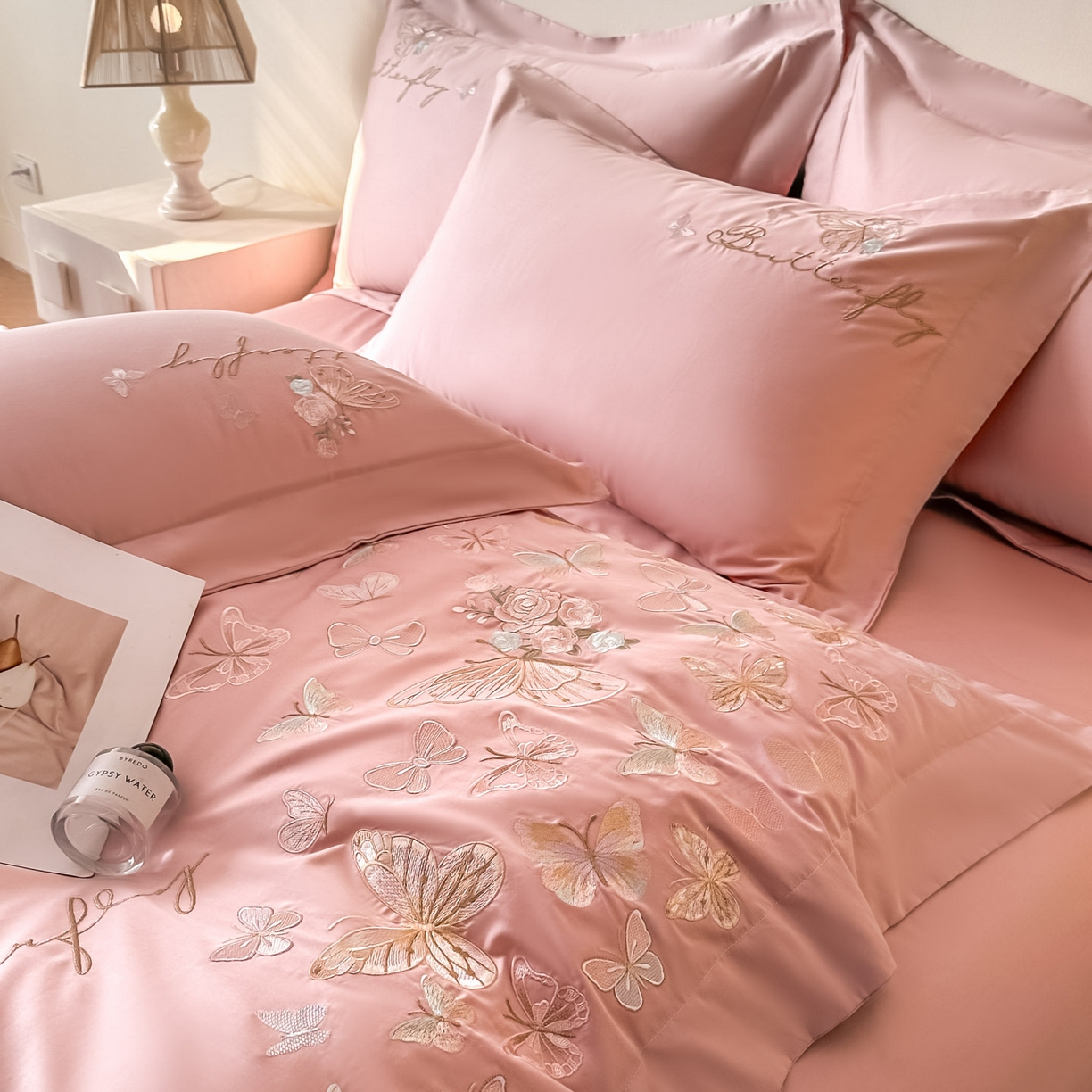 91家纺网 家纺一手货源 找家纺 金喜 2026新款柔软刺绣精梳棉四件套-梦蝶系列 梦蝶-浅豆沙