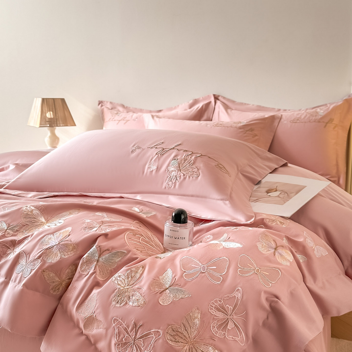 91家纺网 家纺一手货源 找家纺 金喜 2026新款柔软刺绣精梳棉四件套-梦蝶系列 梦蝶-浅豆沙