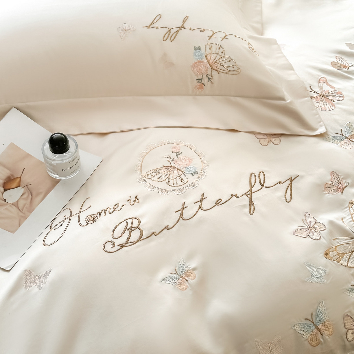 91家纺网 家纺一手货源 找家纺 金喜 2026新款柔软刺绣精梳棉四件套-梦蝶系列 梦蝶-月光白