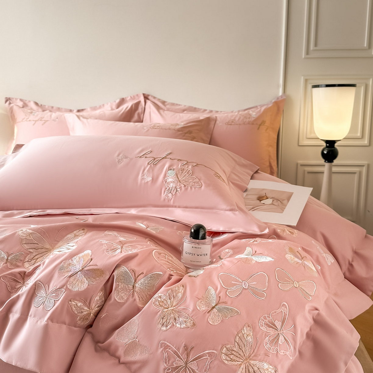 91家纺网 家纺一手货源 找家纺 金喜 2026新款柔软刺绣精梳棉四件套-梦蝶系列 梦蝶-浅豆沙