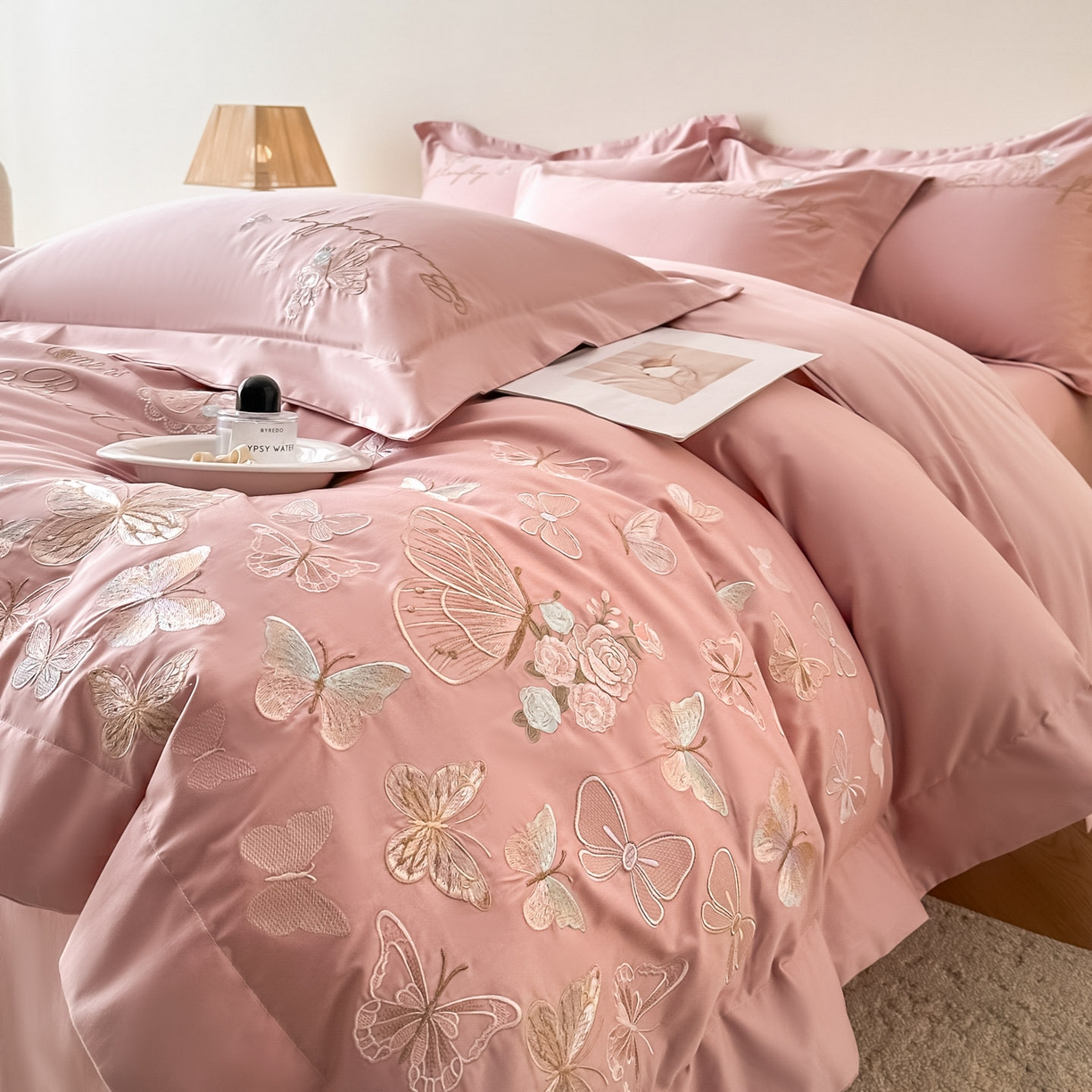 91家纺网 家纺一手货源 找家纺 金喜 2026新款柔软刺绣精梳棉四件套-梦蝶系列 梦蝶-浅豆沙