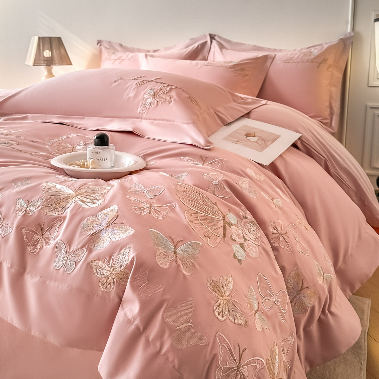 91家纺网 家纺一手货源 找家纺 金喜 2026新款柔软刺绣精梳棉四件套-梦蝶系列 梦蝶-浅豆沙