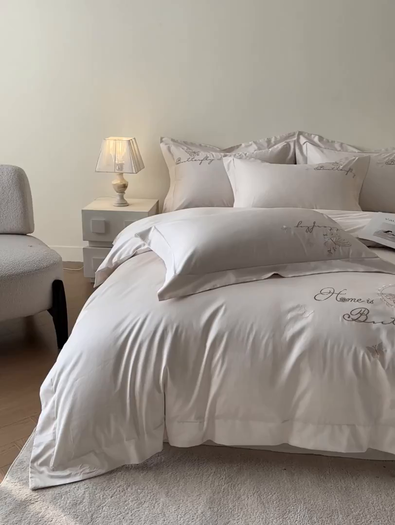 91家纺网 家纺一手货源 找家纺 金喜 2026新款柔软刺绣精梳棉四件套-梦蝶系列 梦蝶-月光白