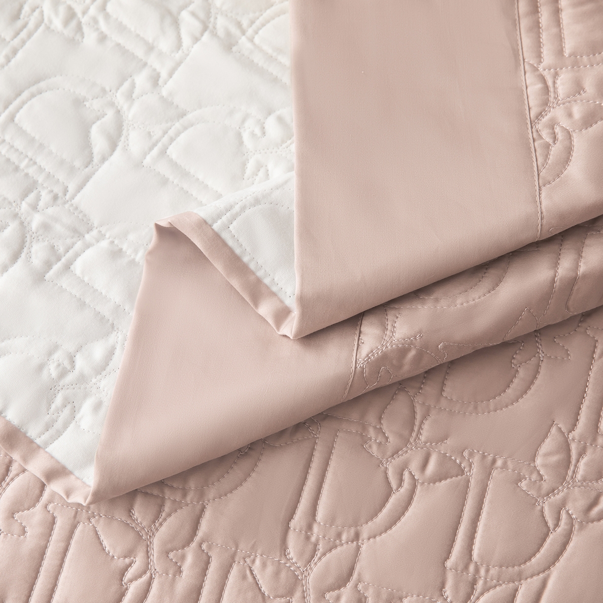 91家纺网 家纺一手货源 找家纺 （总）金喜 2025新款100支全棉蚕丝床盖-风格二