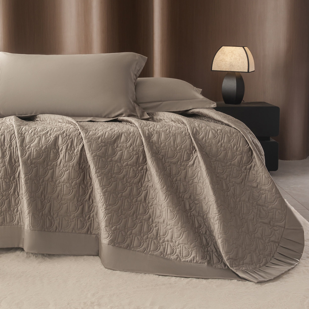 91家纺网 家纺一手货源 找家纺 金喜 2025新款100支全棉蚕丝床盖-风格二 灰咖