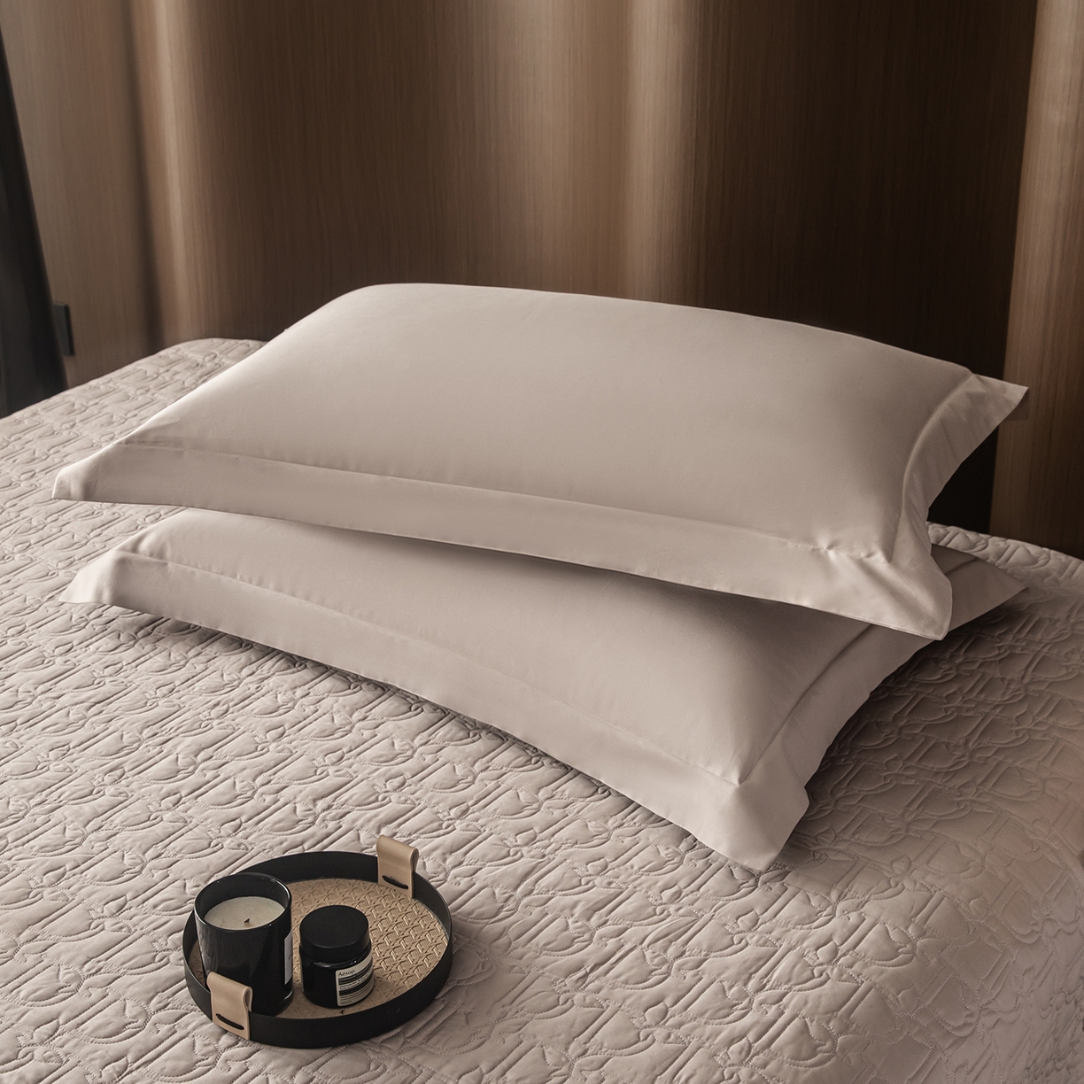 91家纺网 家纺一手货源 找家纺 金喜 2025新款100支全棉蚕丝床盖-风格二 粉灰