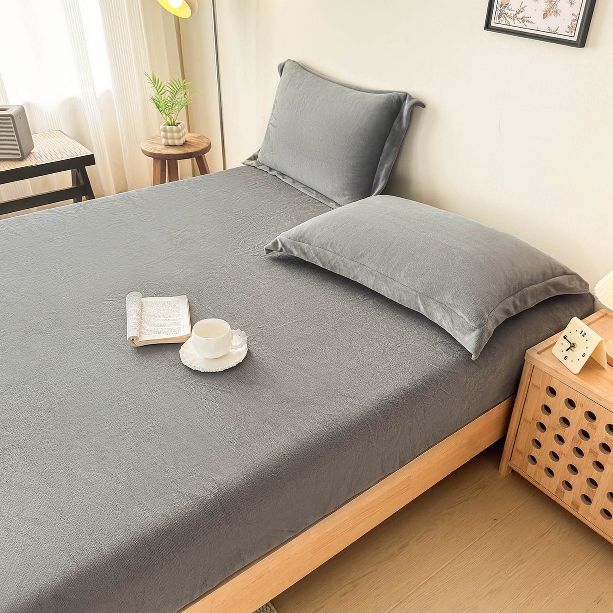 91家纺网 家纺一手货源 找家纺 金喜 支持定制2025新款200G牛奶绒纯色床笠 星空灰