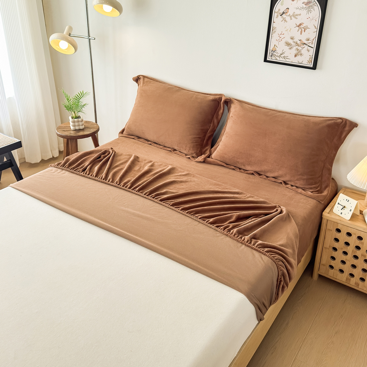 91家纺网 家纺一手货源 找家纺 金喜 支持定制2025新款200G牛奶绒纯色床笠 焦糖