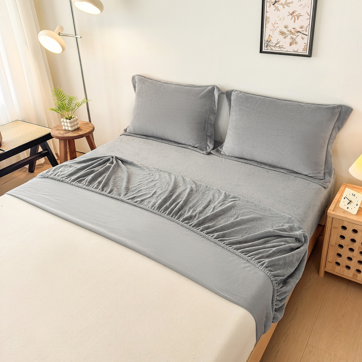 91家纺网 家纺一手货源 找家纺 金喜 支持定制2025新款200G牛奶绒纯色床笠 冰川灰