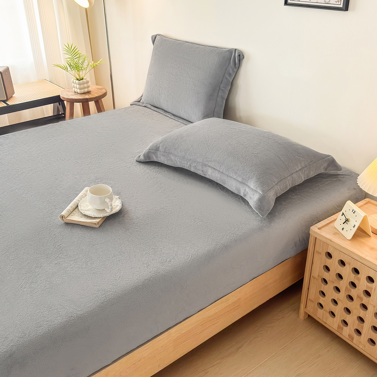 91家纺网 家纺一手货源 找家纺 金喜 支持定制2025新款200G牛奶绒纯色床笠 冰川灰