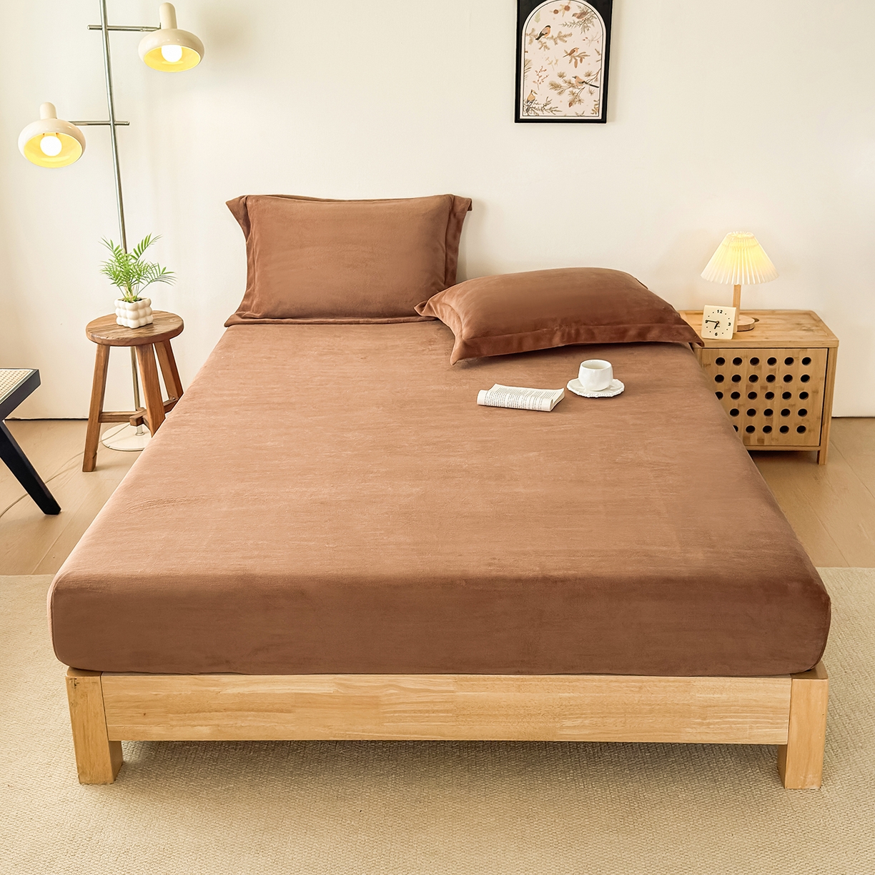 91家纺网 家纺一手货源 找家纺 金喜 支持定制2025新款200G牛奶绒纯色床笠 焦糖