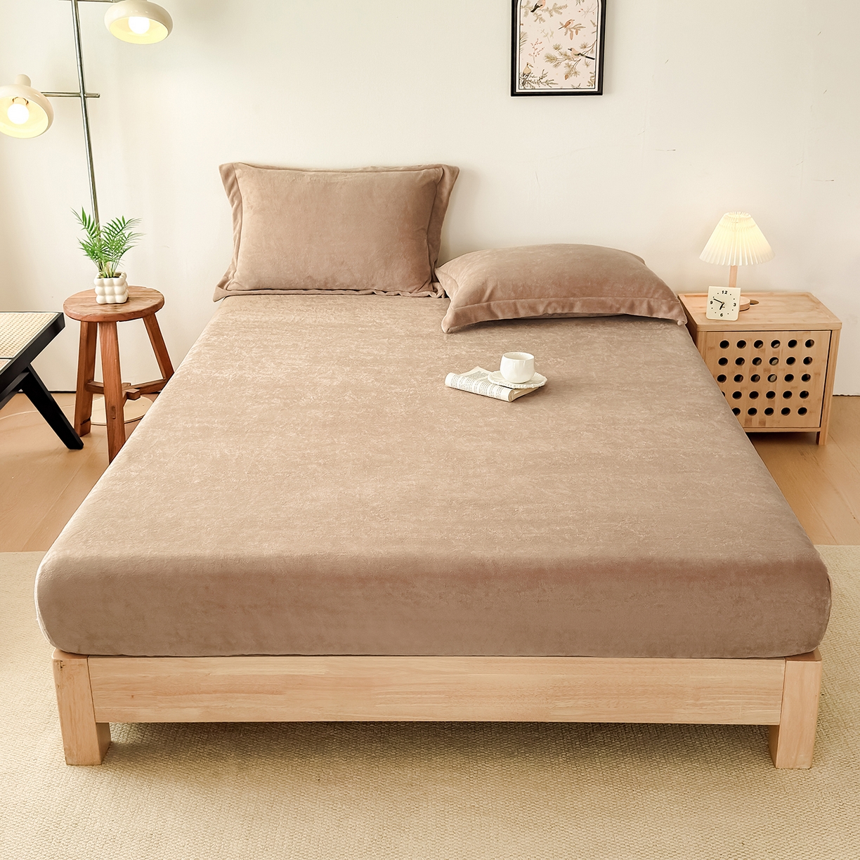 91家纺网 家纺一手货源 找家纺 金喜 支持定制2025新款200G牛奶绒纯色床笠 卡其