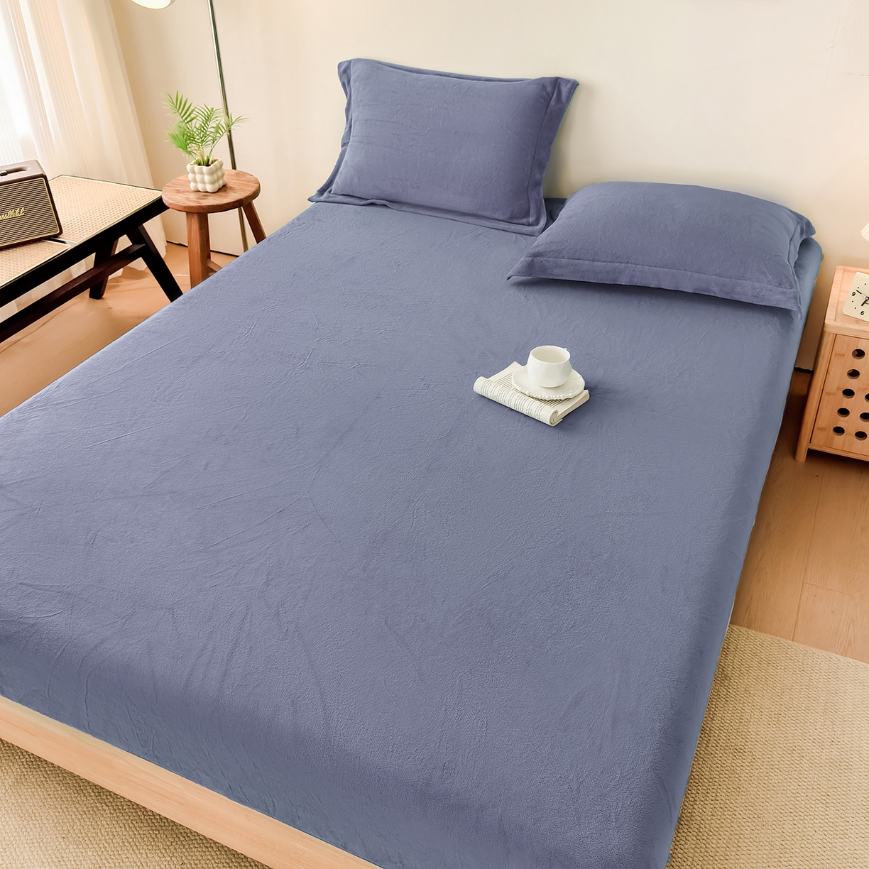 91家纺网 家纺一手货源 找家纺 金喜 支持定制2025新款200G牛奶绒纯色床笠 藏蓝