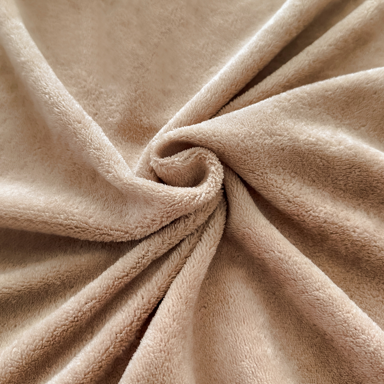 91家纺网 家纺一手货源 找家纺 金喜 支持定制2025新款200G牛奶绒纯色床笠 卡其