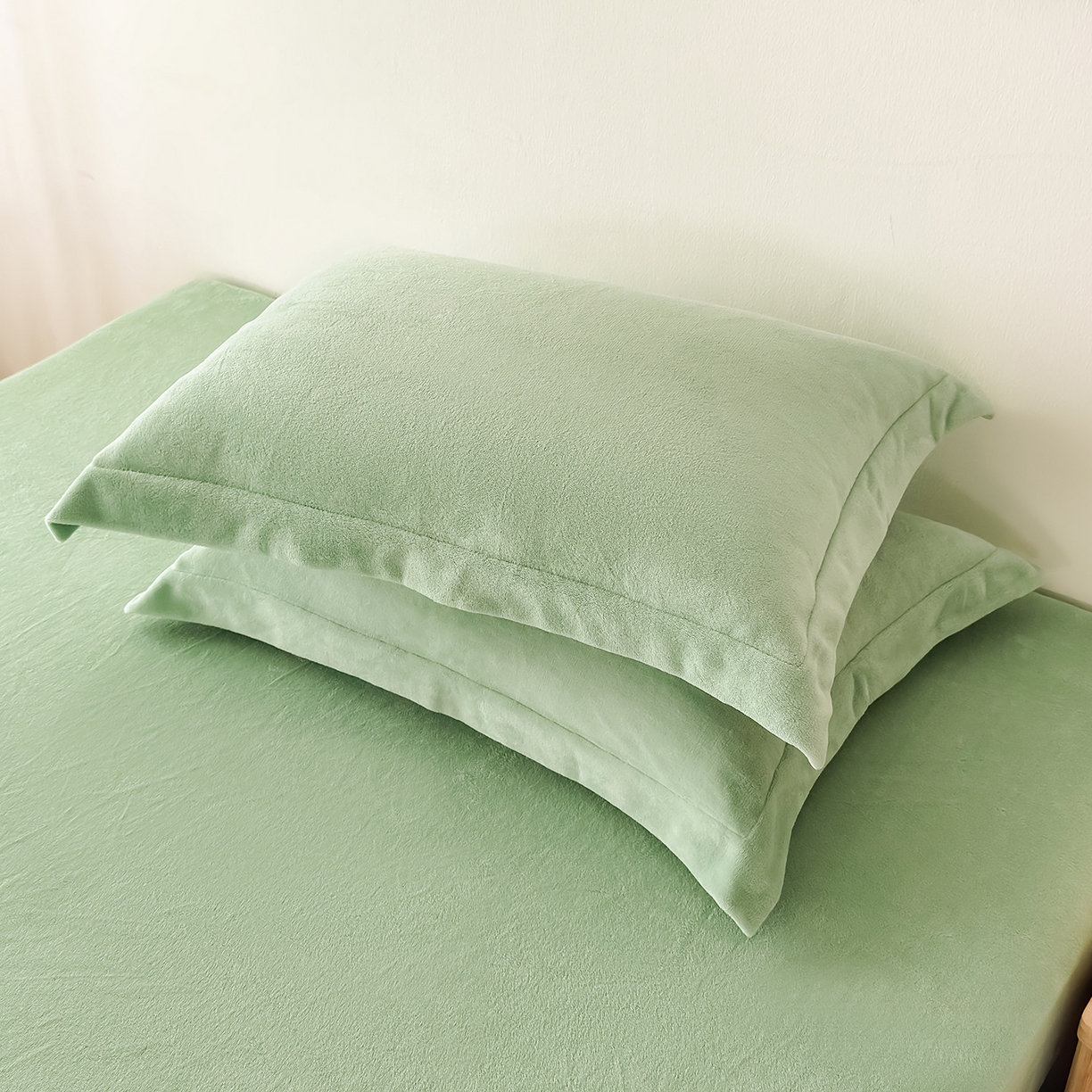 91家纺网 家纺一手货源 找家纺 金喜 支持定制2025新款200G牛奶绒纯色床笠 艾绿