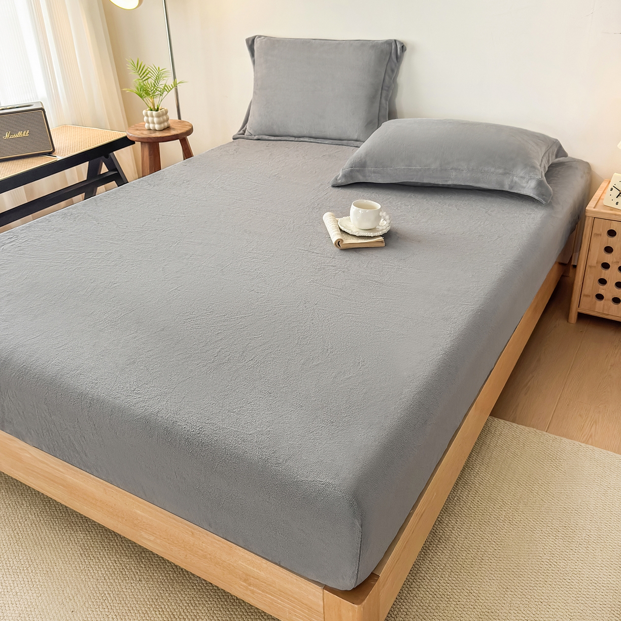 91家纺网 家纺一手货源 找家纺 金喜 支持定制2025新款200G牛奶绒纯色床笠 冰川灰