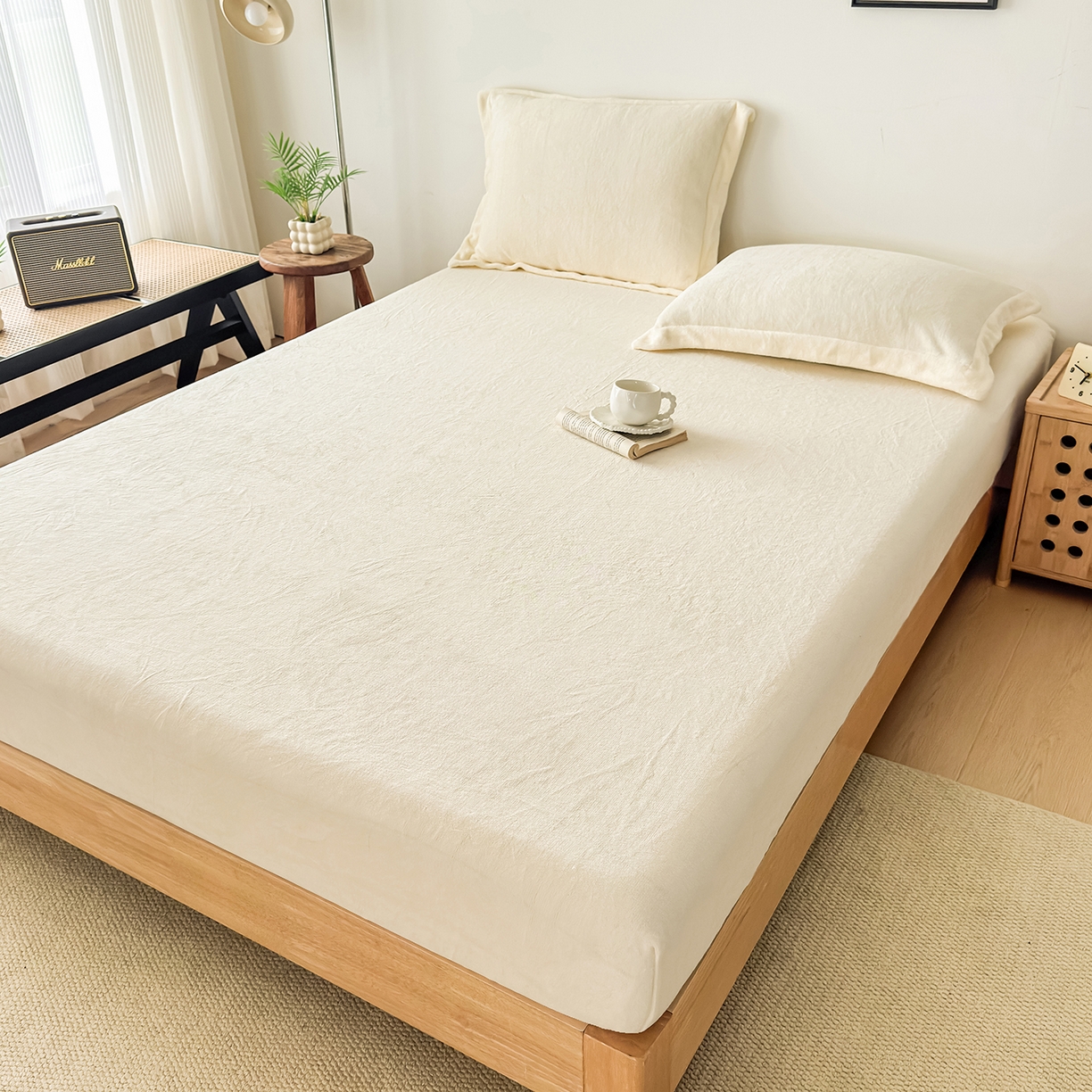 91家纺网 家纺一手货源 找家纺 金喜 支持定制2025新款200G牛奶绒纯色床笠 奶芋白